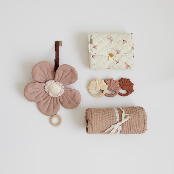 CamCam® Previjalna podloga Windflower Creme Cam Cam Copenhagen