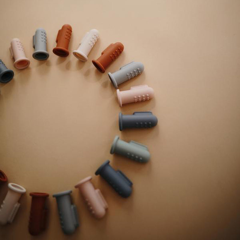 Mushie® Zobna ščetka za na prst Cambridge Blue/ShiftingSand Mushie