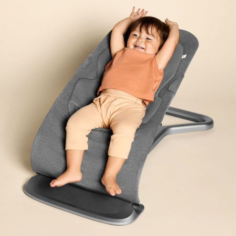 Ergobaby® Evolve ležalnik 3v1 Charcoal Grey Ergobaby