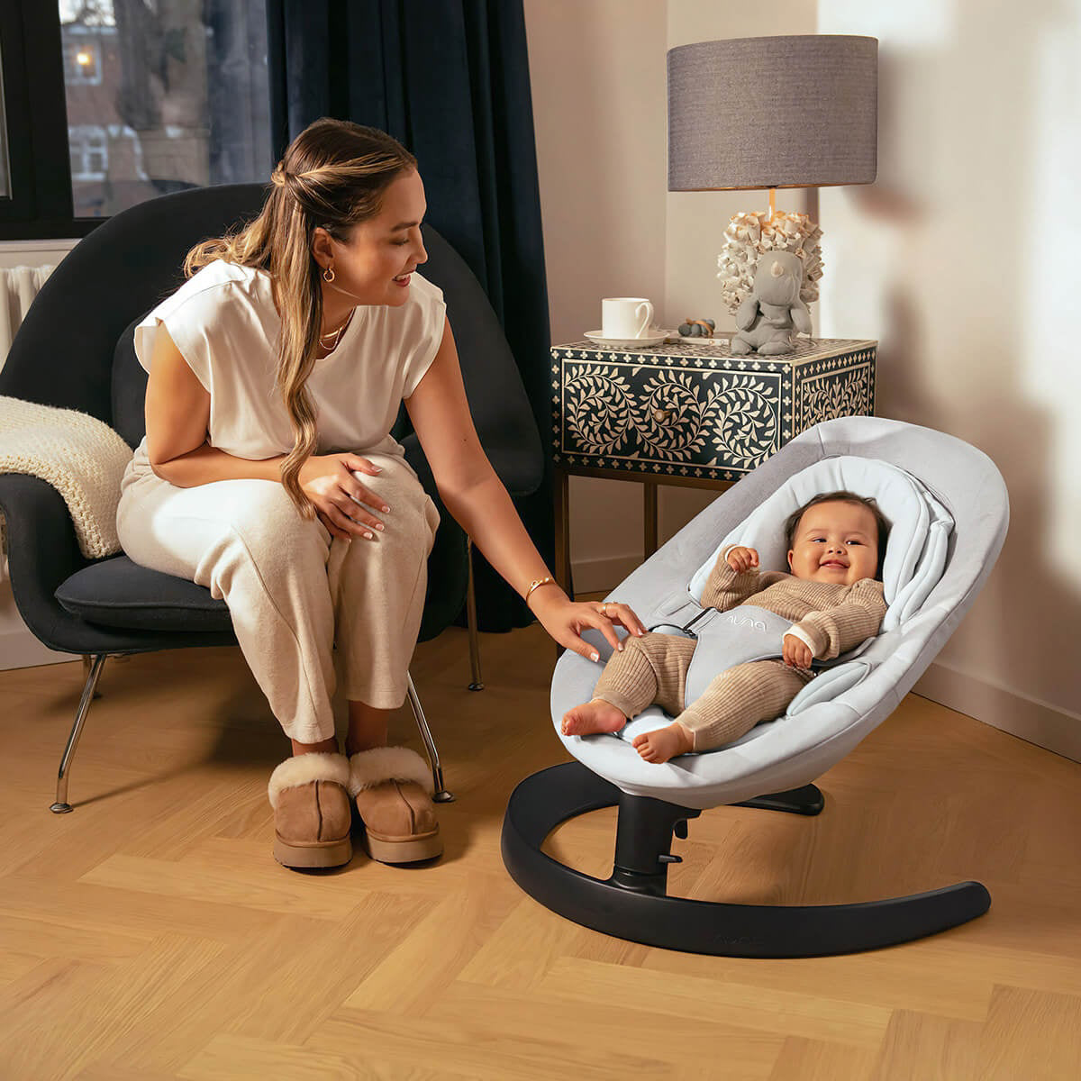 Nuna® Ležalnik Leaf™ Grow z igralnim lokom Biscotti Nuna