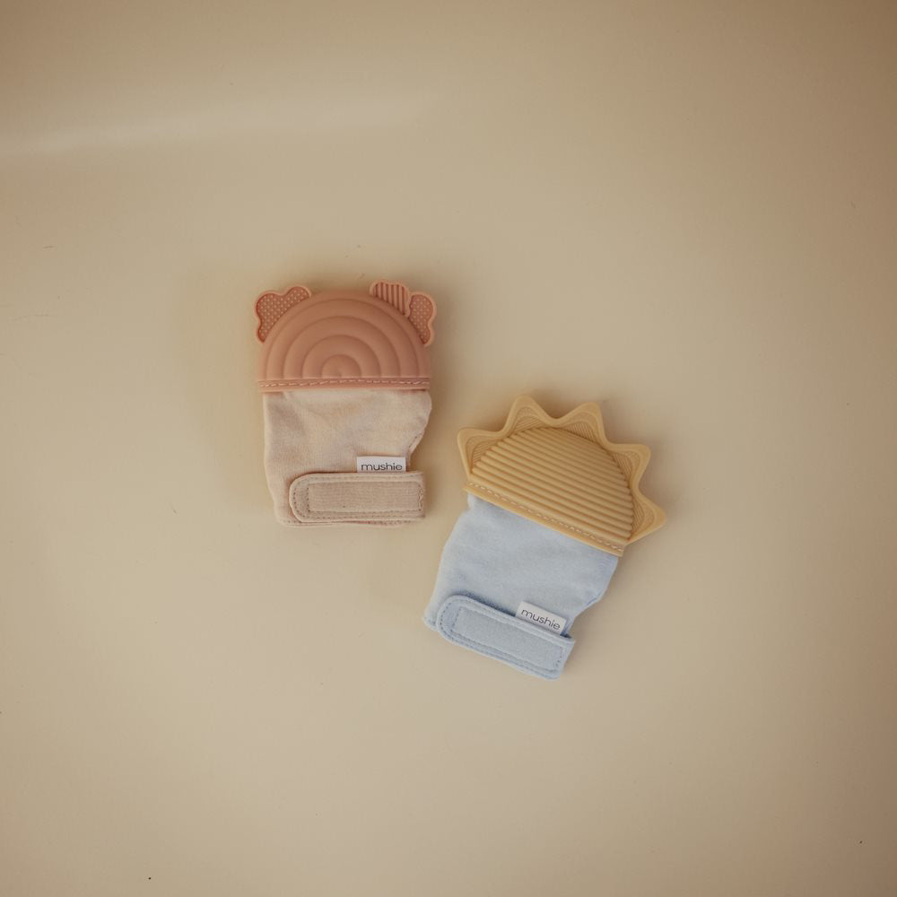 Mushie® Grizalo rokavička Rainbow Mushie