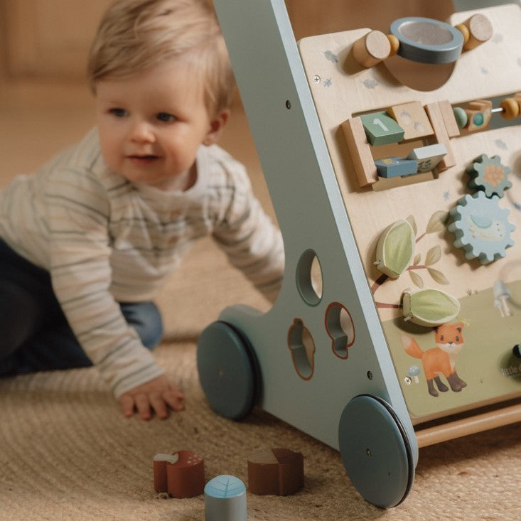 Little Dutch® Aktivnostni leseni voziček Forest Friends Little Dutch