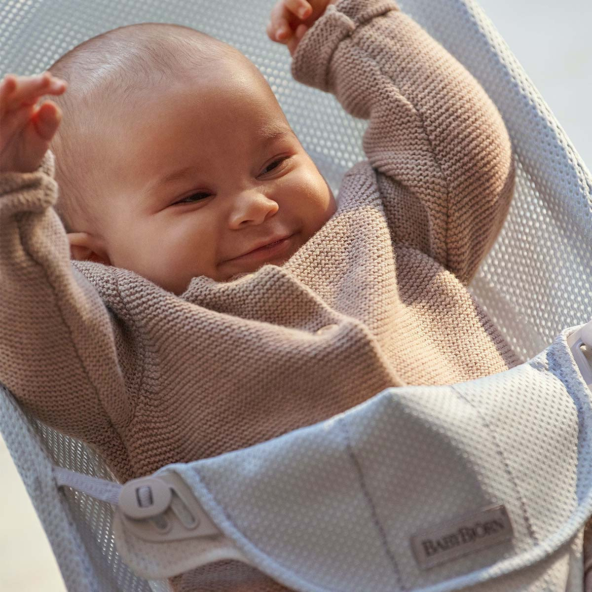 BabyBjörn® Gugalnik Balance Soft Mesh Grey Silver/White BabyBjörn