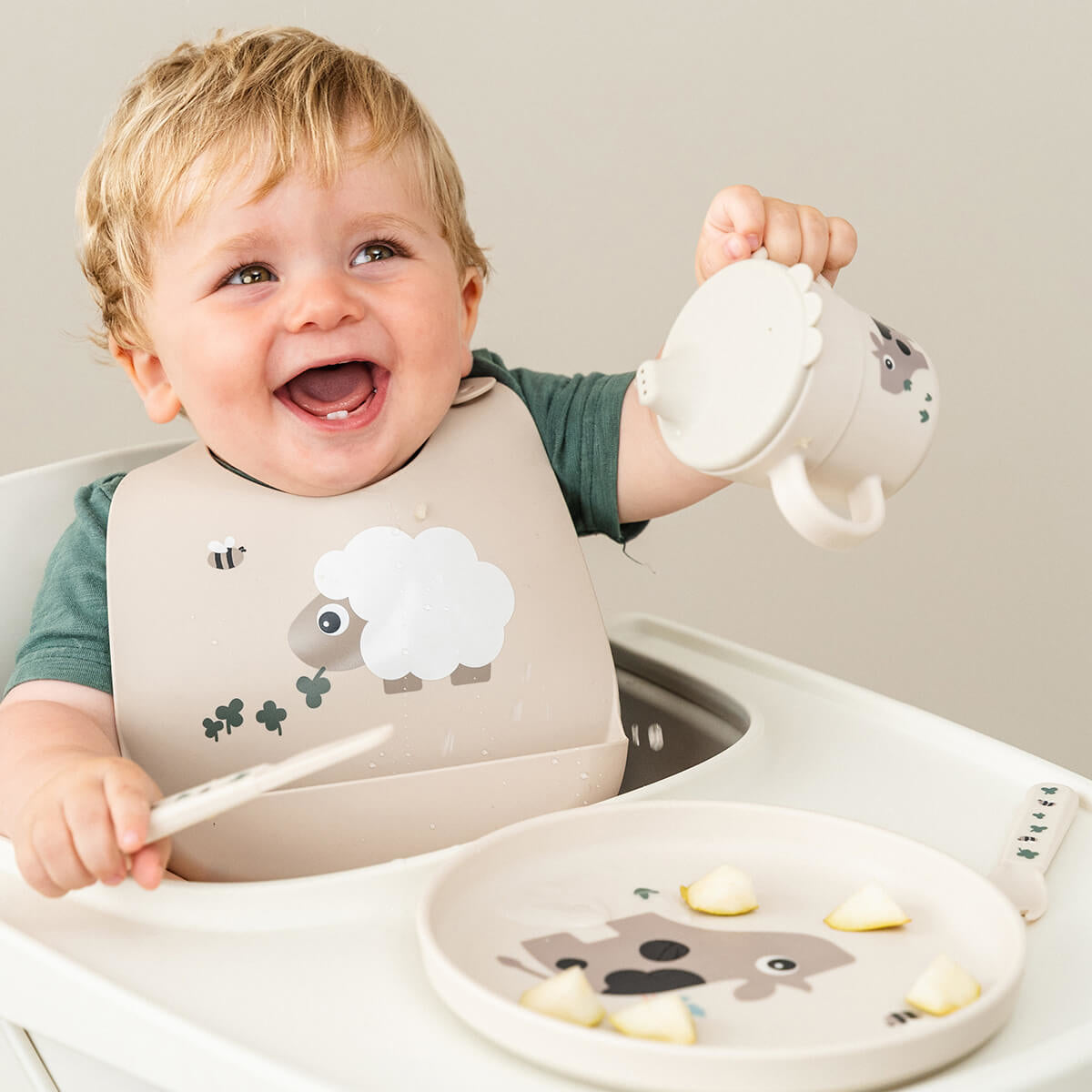 Done by Deer® Otroški krožnik Foodie Tiny Farm Sand Done by Deer