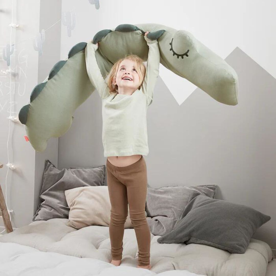 Done by Deer® Comfy mehka blazina za spanje Croco Green Done by Deer