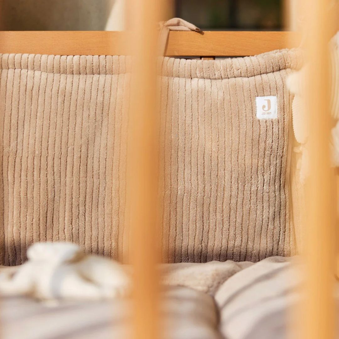 Jollein® Obroba za posteljico Cloudy Rib 180x30 Milky Coffee